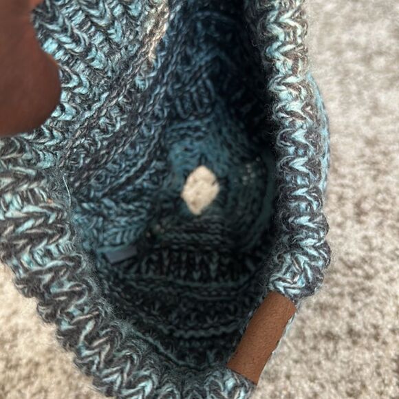 CC Women’s knit Hat O/S - Picture 4 of 6